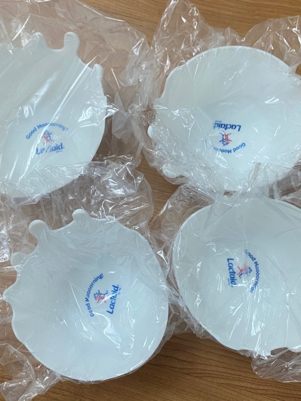 Lactaid milk splatter shaped white cereal bowls (4)